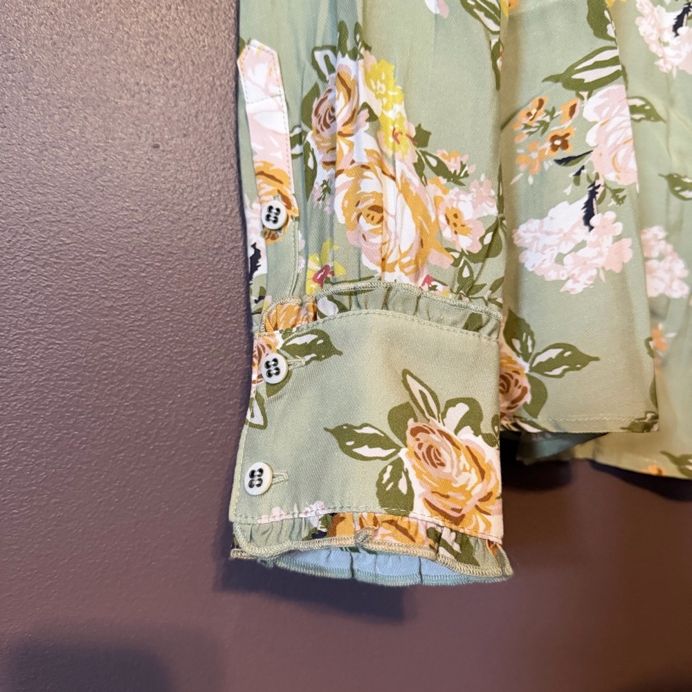 Floral Green Women's Top - Picture 13 of 13